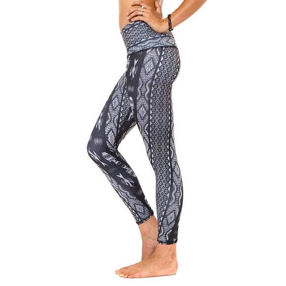 Teeki Leggings Pilates Yoga Gray Diamond Tribe Style Medium Anti Microbial Gym - Picture 10 of 10